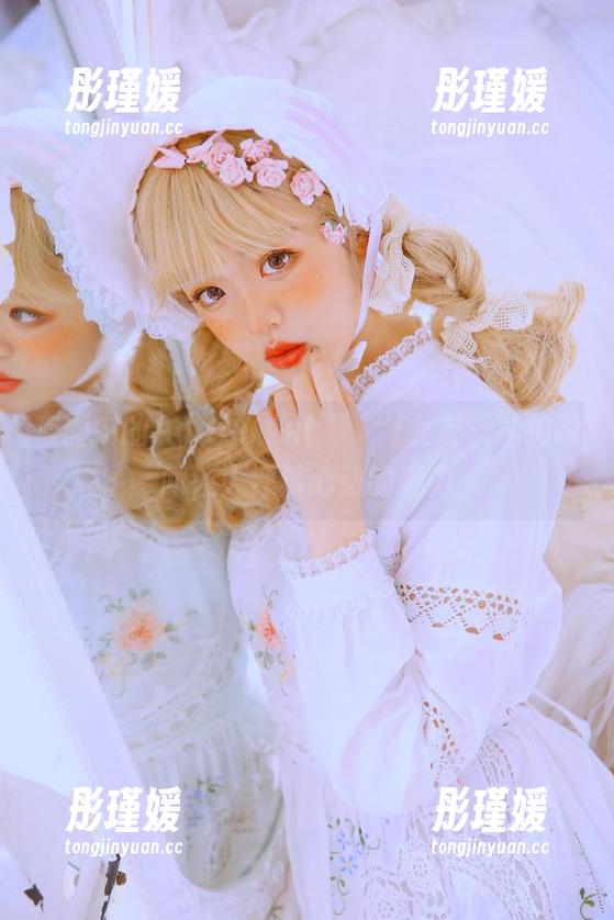 套图中的Addielyn(에디린)女友：私拍瞬间让人怦然心动的魅力