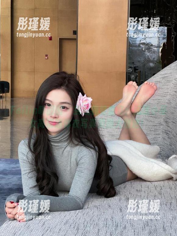 Feilin嗲囡囡 - 挑战视觉盛宴：流氓小巫女高清连体衣写真美图大放送！