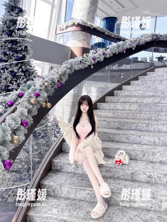 Feilin嗲囡囡 - 精致优雅的田冰冰连体衣写真合集，带你走进她梦幻般的时尚世界。