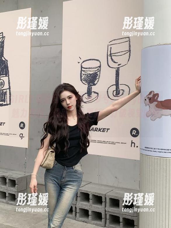 GIRLT果团网 - 探索何梦兮Stacy的白丝魅力美图，最新作品更新，打破视觉的界限！