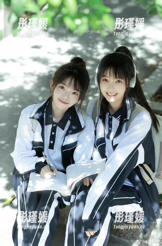 GIRLT果团网 - 免费下载王婉悠的粉色写真图集，感受色彩的温暖与生机