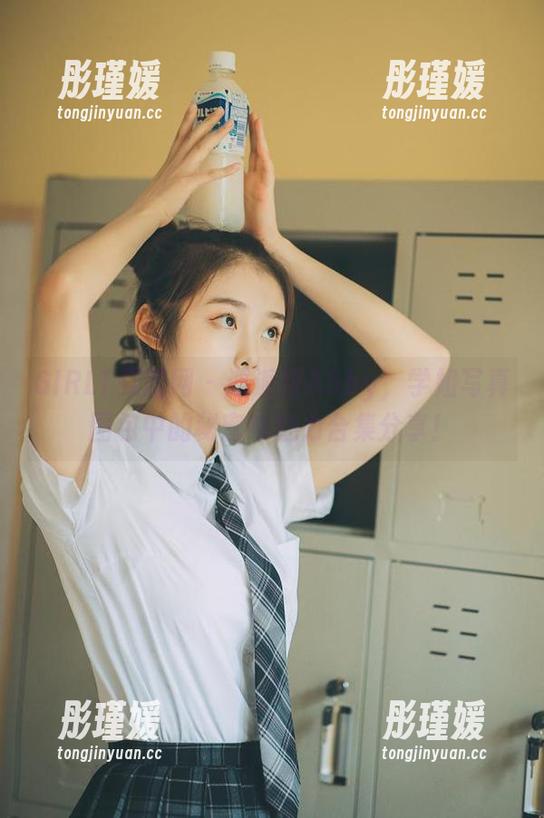 GIRLT果团网 - 邂逅甜Abby，学姐写真图包中的秘密与魅力合集分享！