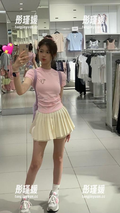 HuaYang花漾 - 心妍小公主教室里的写真，定格青春的每一个精彩瞬间