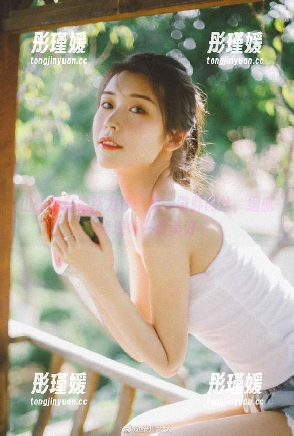 山茶摄影最新力作：大一微胖肉丝，细腻表现每一份美好
