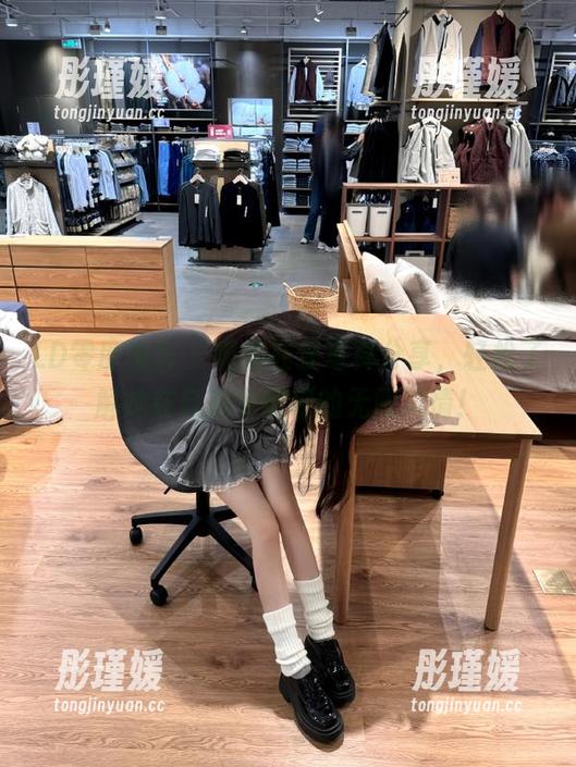 LD零度摄影 - 喵喵在线写真分享，轻松了解她在自拍中展现的无限风情！