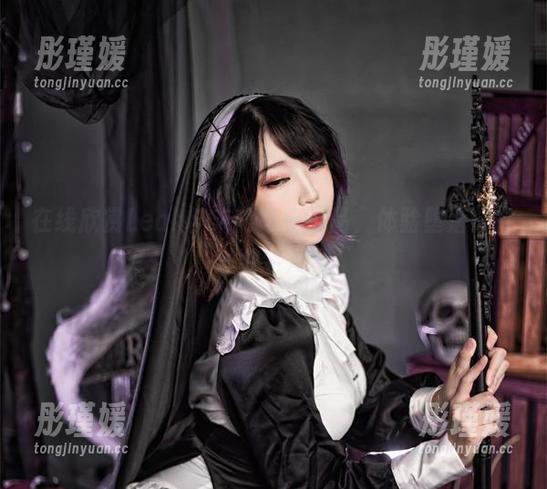 在线欣赏Leah梓未的写真作品，体验堕落修女的独特风情