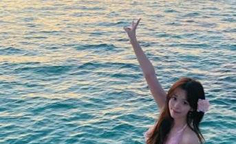 MFStar模范学院 – “夏小秋秋秋”女孩写真图包：一场关于青春与梦想的视觉盛宴