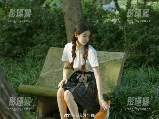 MFStar模范学院 - 沉醉在糯美子Mini高跟鞋美图之中，独特图集展现迷人气质！