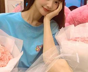 释放自我，拥抱美丽：喵糖映画私房短发美女与白袜原图合集