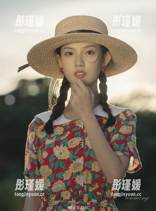 MiStar魅妍社 - 王婉悠带你探寻白丝艺术，全新写真套图合集呈现！