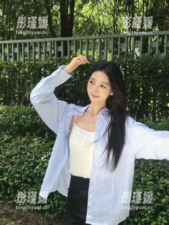 MiStar魅妍社 - 黄乐然水手服拍摄，私房美图记录她的甜美与优雅瞬间