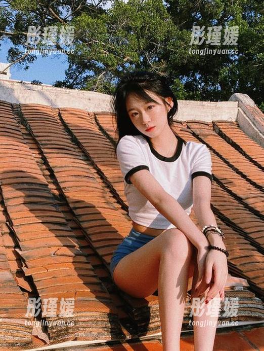 MiiTao蜜桃社 - 温心怡校园生活美图套图分享，走进她的青春梦幻世界