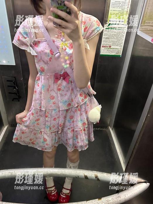 MiiTao蜜桃社 - 探索豆瓣酱的制服魅力，高清图片让你感受她的无限魅力！