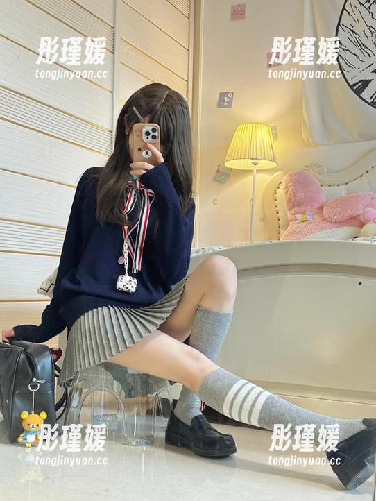 MiiTao蜜桃社 - 观看露西Lucy以秘书身份展现的写真艺术，感受创意与美感