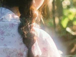 SiHua思话 – 曦然黑色写真图册：以深邃色彩映衬她的独特风格