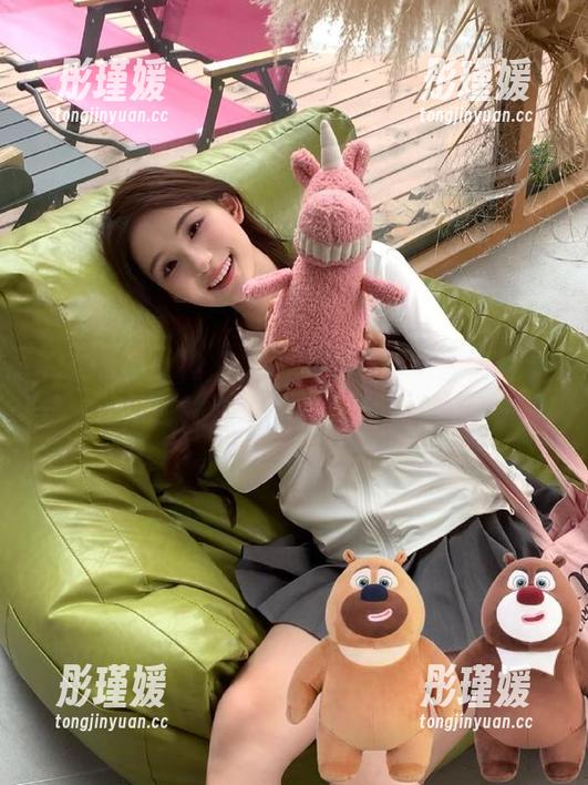 TGOD推女神 - 妮小妖学姐的私房图片精选：记录她生活中的点滴心情与艺术追求