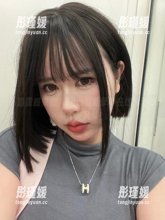 高清震撼来袭，Tina很妖孽呀在线展示泳装绝美风采！
