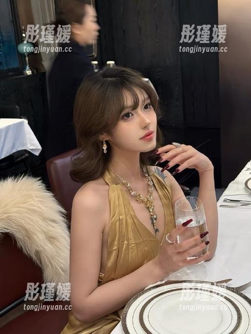 TouTiao头条女神 - 白甜快乐时光在这里，观看周熙妍的写真让你甜蜜翻倍！