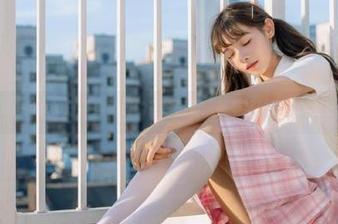TouTiao头条女神 – 不容错过的在线图集：杨曼妮的美丽镂空袜兔作品！