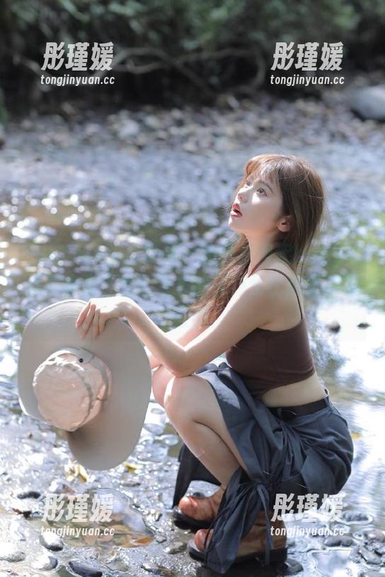 TouTiao头条女神 - 感受杨漫妮baby私房写真里，白丝带来的无与伦比的雅致与性感