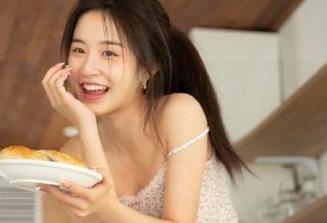 TouTiao头条女神 – 清新脱俗的申美嫣：带你领略高清白衬衫照片艺术