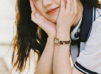 UGirls尤果网 – 无圣光中的俏皮与优雅：一只香蕉船的双马尾精彩套图