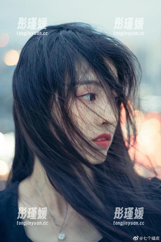 UGirls尤果网 - 乔依琳的自拍艺术：带你领略每一张写真背后的创意灵感