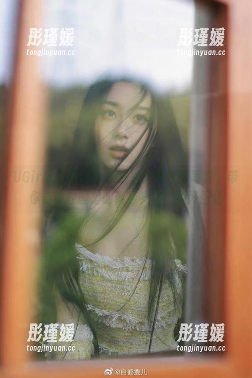 UGirls尤果网 - 乔依琳全套校服写真，带你重温校园里的青春岁月与美好回忆