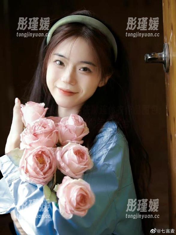 UGirls尤果网 - 乔依琳连体衣作品图包：时尚与魅力的完美结合