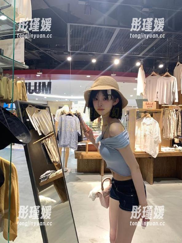 UGirls尤果网 - 何曼丽梦幻少女私拍套图，带你进入她闪耀的青春时光！