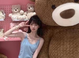 UGirls尤果网 – 叶籽亿的职业装写真中满满是干货，观看这些图片收获职场灵感！