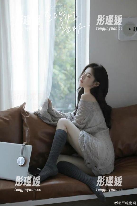 UGirls尤果网 - 璀璨婚纱与孟狐狸的完美融合：精美写真图片分享
