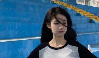 UGirls尤果网 – 黑丝写真大赏：观看孟狐狸展现别样风情，释放你的搭配灵感吧！