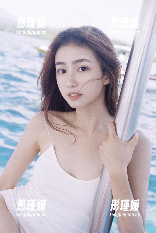 UGirls尤果网 - 甜美粉色的奇幻征程：小潘鼠精心呈现的写真作品合集