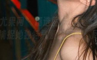 UGirls尤果网 – 精选图片：小紫藤的吊带作品，捕捉她独特气质的瞬间，尽在这里