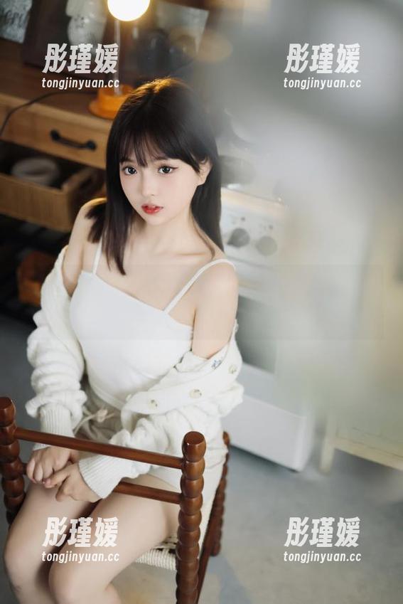 UGirls尤果网 - 免费图包来袭！慕羽茜携长腿写真带你领略她的无限魅力！
