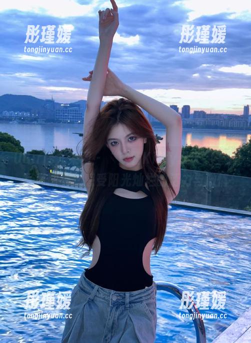 UGirls尤果网 - “欣杨Kitty夏天”主题写真图集，感受阳光灿烂的活力与激情
