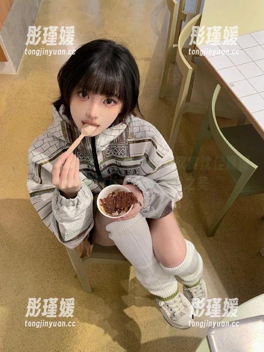 UGirls尤果网 - 全新更新：欣赏沈佳熹镂空主题图片，感受摄影之美