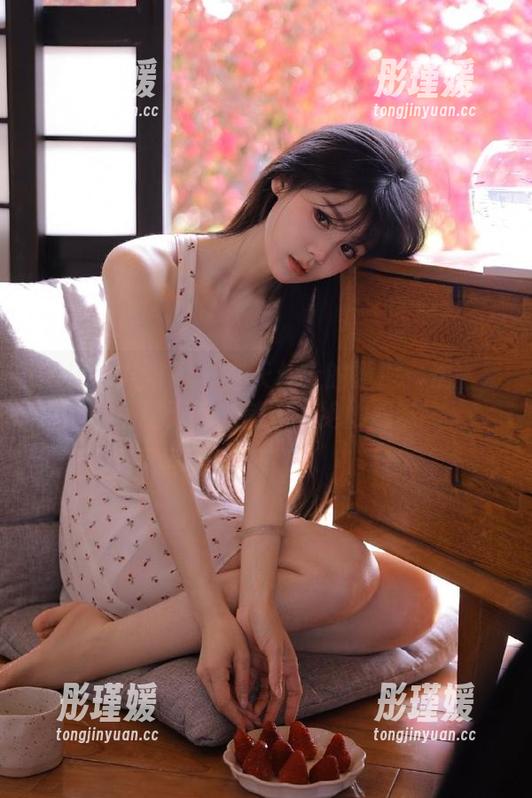 UGirls尤果网 - 在天台上的邂逅：沈诺馨呈现无圣光美图的绝妙韵味