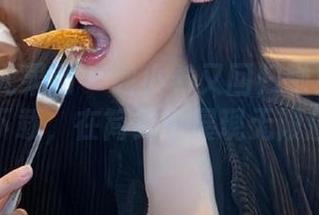 UGirls尤果网 – 纯小希又回归啦！吊带图包下载，在简约中展现无限魅力