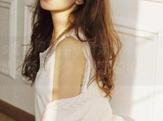 UGirls尤果网 – 芊小童泳池写真精选合集，带你领略夏季阳光下的绝美姿态