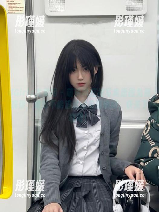 UGirls尤果网 - 萌琪琪红裙写真原图免费提供，绝对不能错过的美丽瞬间，快来下载吧！
