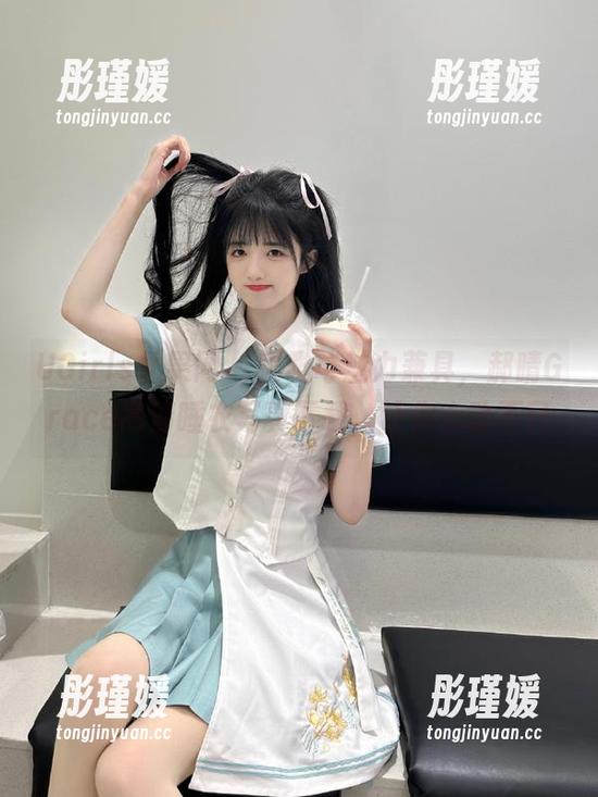 UGirls尤果网 - 优雅与魅力兼具，郝晴Grace高清睡衣写真下载，让你心动不已