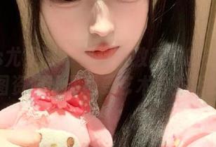 UGirls尤果网 – 郭婉祈教室中的宁静：唯美原图资源让你感受艺术与生活的交融