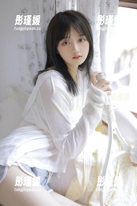 UGirls尤果网 - 齐贝贝写真更新：美图展现天使般的优雅与灵动