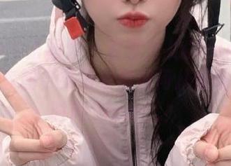 XIAOYU语画界 – 聚焦允儿Claire体操服高清套图，笑着看她如何从运动员变身时尚_icon_！