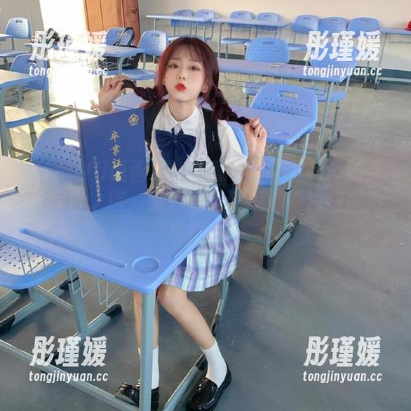 XIAOYU语画界 - 探索小海臀Rena的天台写真之旅，精彩图包展现她的独特魅力与风格。