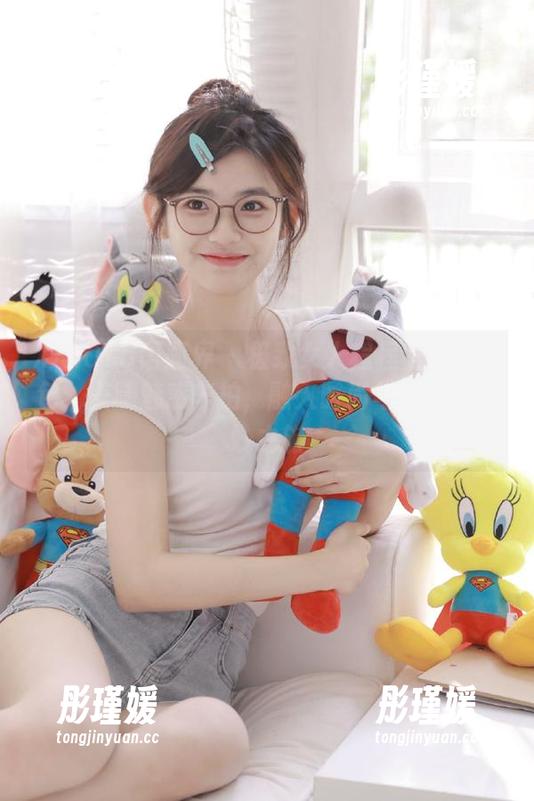 XIAOYU语画界 - 极致女人程程程美图图包：美腿魅惑车拍，融入时尚与艺术的奇妙之旅