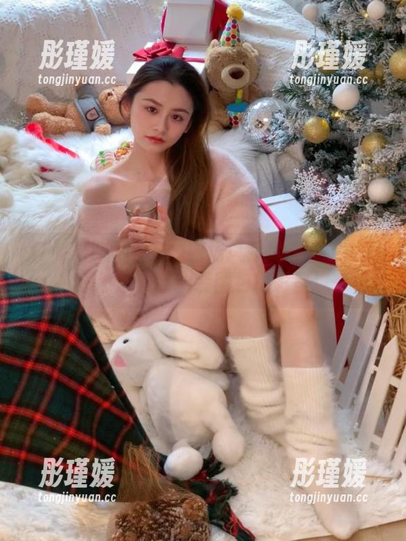 XIAOYU语画界 - 职场风采尽在其中：黄乐然最新职业装图包精彩呈现