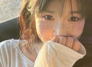 Xiuren秀人网 – 在Wendy智秀的泳衣写真中感受夏日阳光与海浪的激情瞬间